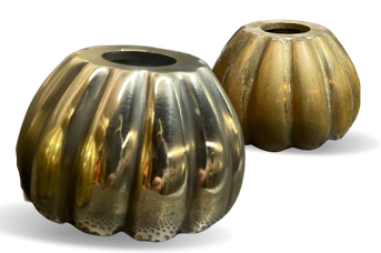 Laser-cleaned decorative brass pieces